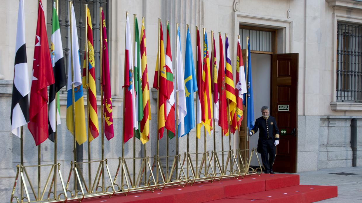 Banderas autonómicas en la última Conferencia de Presidentes