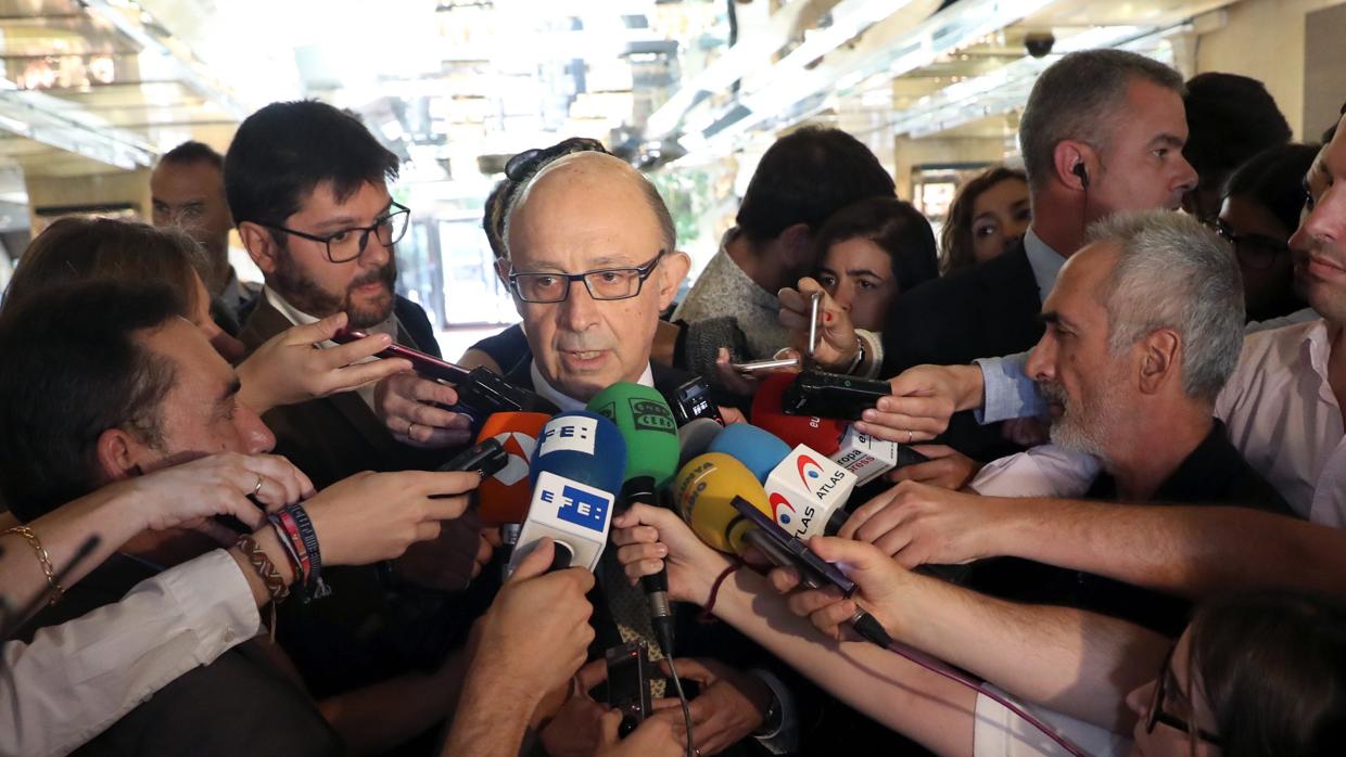 El ministro de Hacienda, Cristóbal Montoro, esta mañana