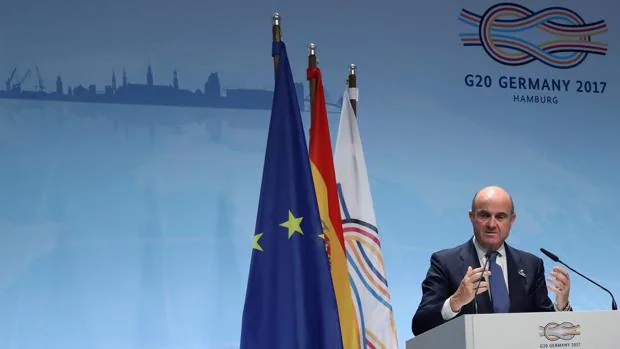 El ministro de Economía, Luis de Guindos, cree que Bruselas no podrá obstáculos