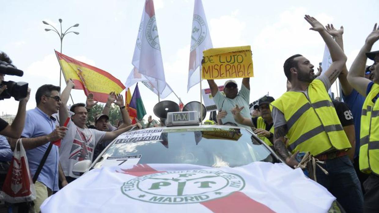 Protesta de los taxistas contra Uber y Cabify