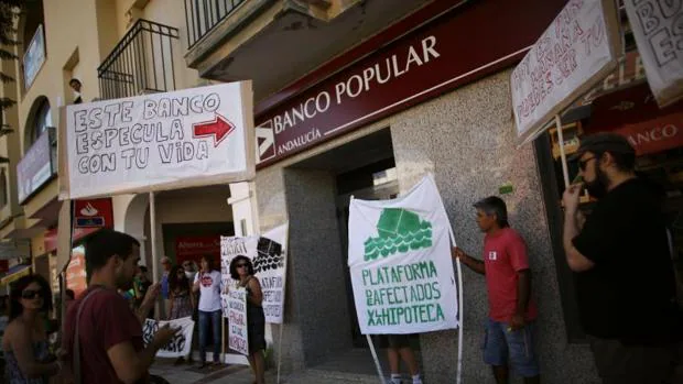 Un grupo de afectados por la caída del Banco Popular organiza una manifestación en Madrid