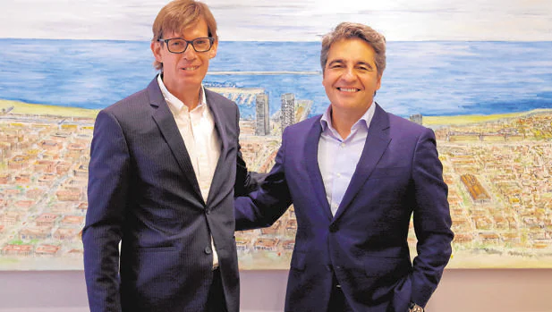 Ramón Martín (derecha) CEO Ricoh Iberia y Ernest Companys (izquierda), director general de Techno Trends