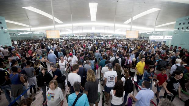 La huelga de vigilantes de Ilunion en El Prat se aplaza al 1 de septiembre para seguir negociando