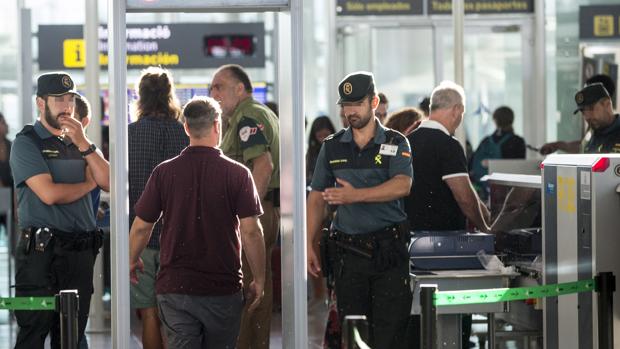 El PSOE ve una forma de «esquirolaje» el uso de la Guardia Civil en El Prat