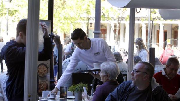 Economía asegura que el poder adquisitivo de los españoles alcanza niveles precrisis