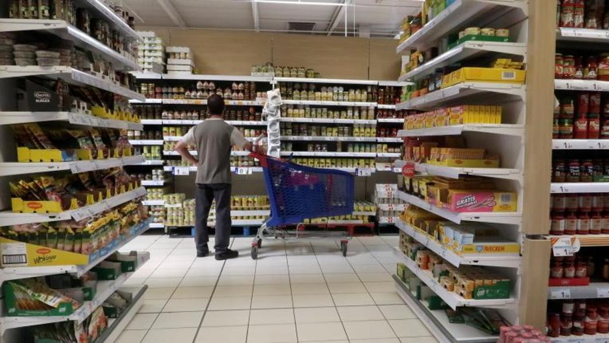 interior de una tienda de Carrefour