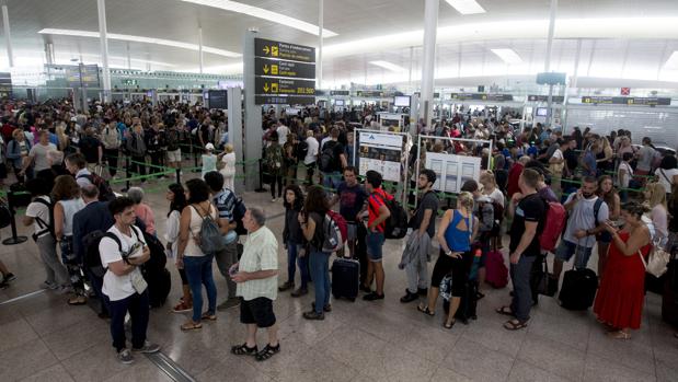 La plantilla de Eulen en El Prat amenaza con paros en octubre