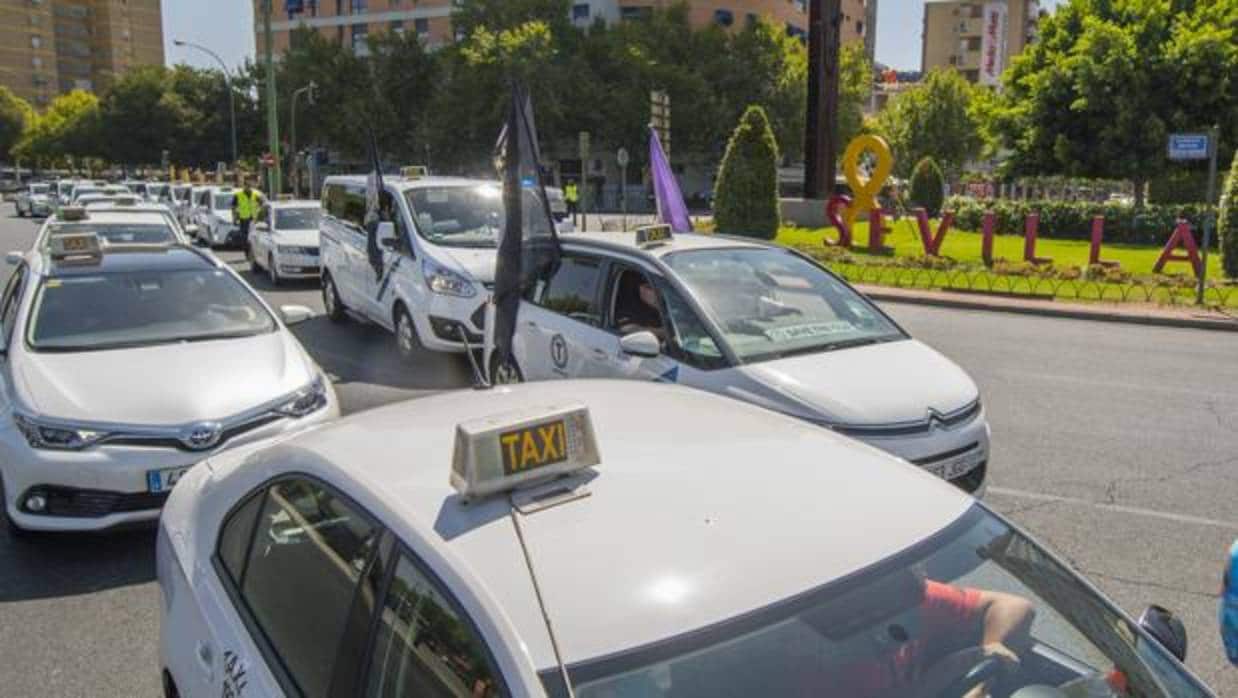 Protesta del sector del taxi en Sevilla