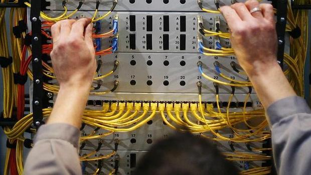 Las líneas de fibra óptica superan por primera vez en España a las de ADSL