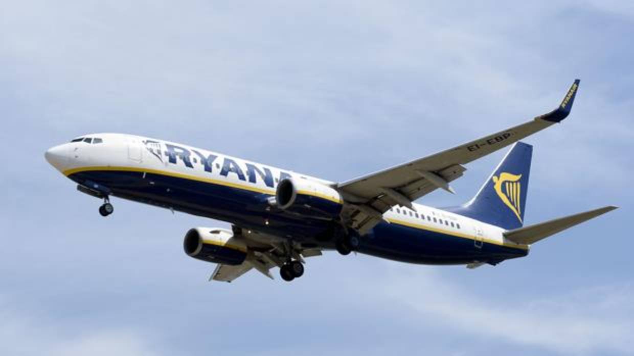 Fotografía de archivo de un avión de la aerolínea «low cost» irlandesa Ryanair