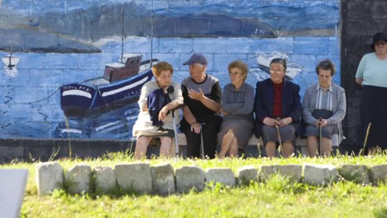 Jubilados en el municipio de Corme, en La Coruña