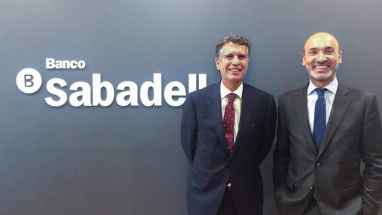 El consejero delegado del Sabadell, Jaime Guardiola, y el director del Sabadell en México, Francesc Noguera