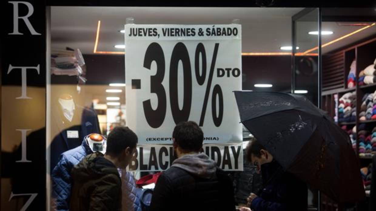 Muchos comercios optan por extender hasta el lunes el Black Friday