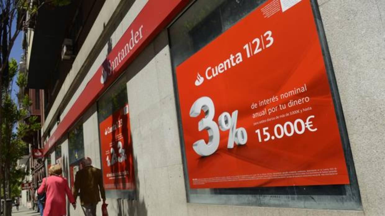 El Banco Santander ha reducido el número de salidas por la compra del Popular