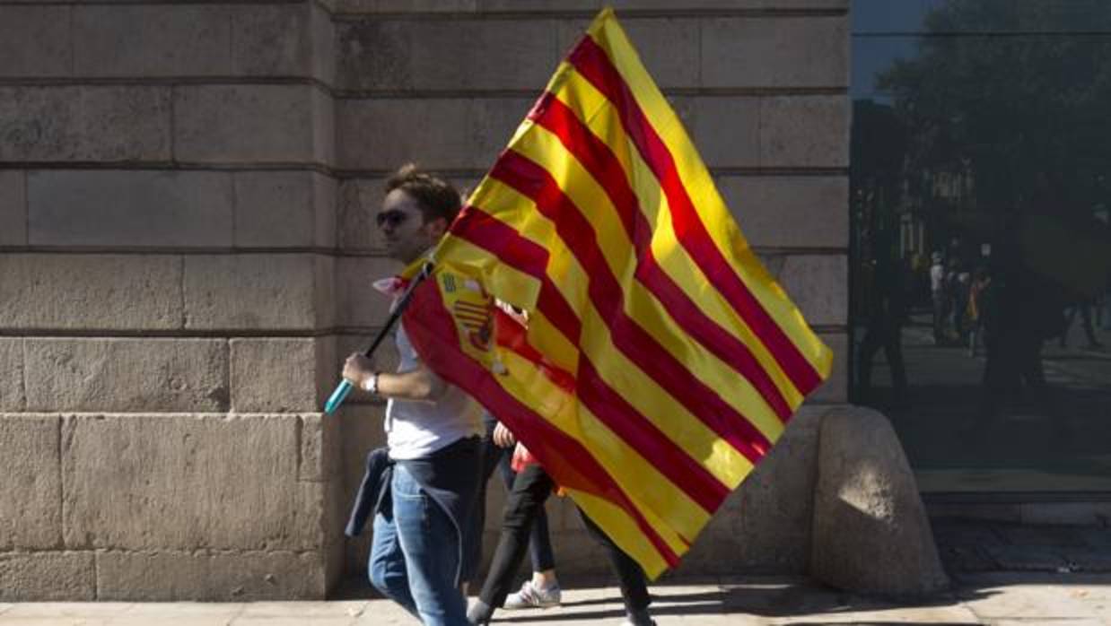 Los catalanes tienen que trabajar 224 días para pagar la deuda común y 127 para la regional