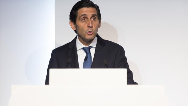 El presidente de Telefónica adquiere 121.000 acciones de la compañía a pesar de su bajada en Bolsa