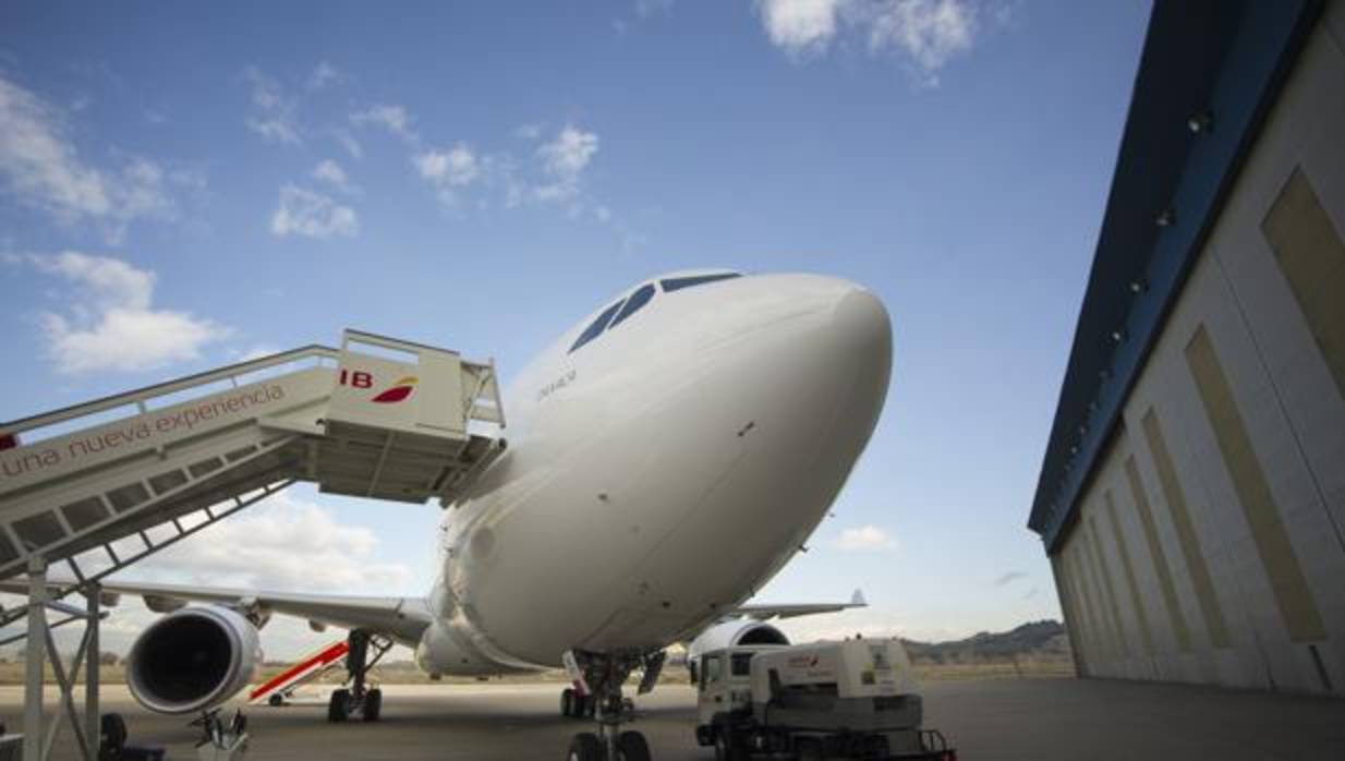 Avión de Iberia en el aerpuerto de Barajas