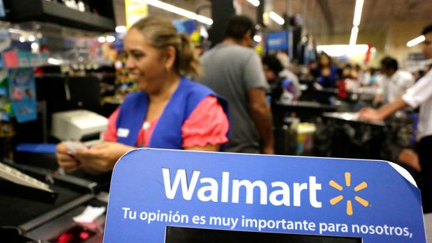 Walmart subirá el salario a sus empleados y pagará un bonus tras aprobarse la reforma fiscal de Trump