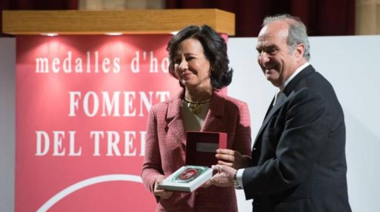 Botín ha recogido en Barcelona la Medalla de Honor como Empresaria del Año 2017