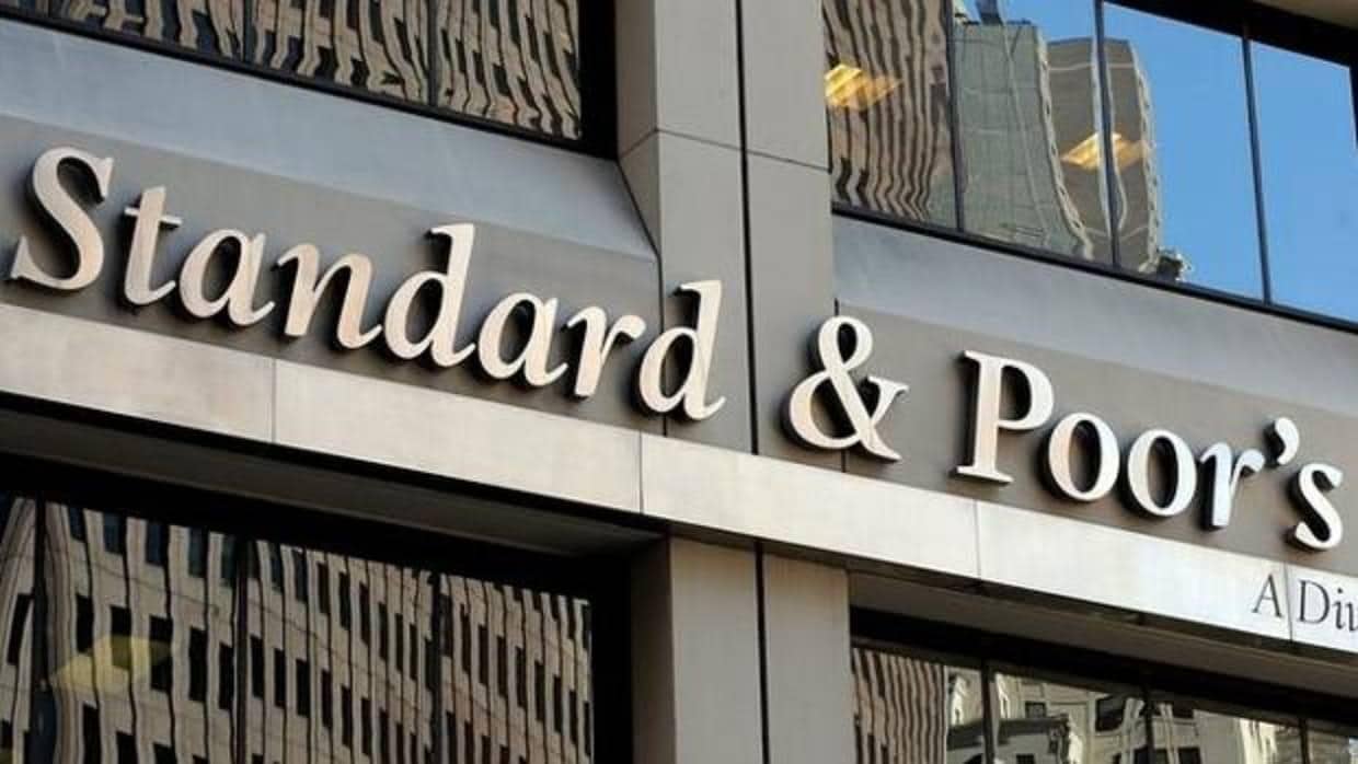 Standard &amp; Poor's es una de las tres grandes agencias de «rating» junto con Moody's y Fitch