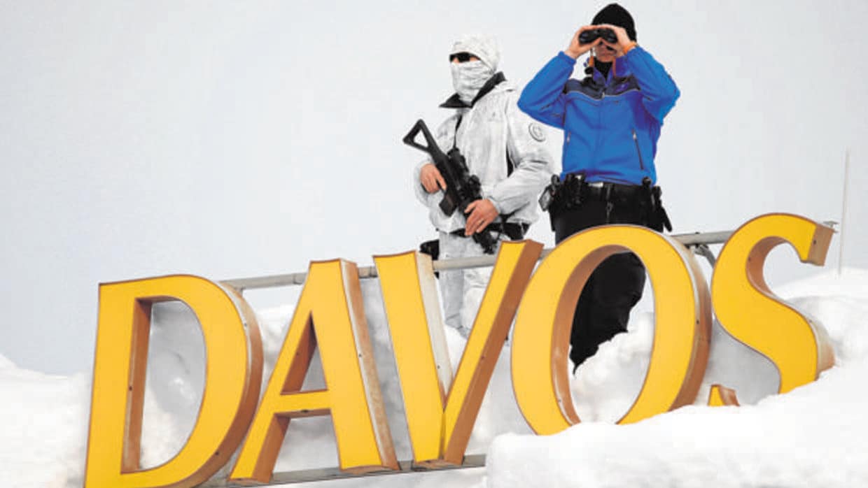 La policía suiza vigilaba la ciudad de Davos esta semana