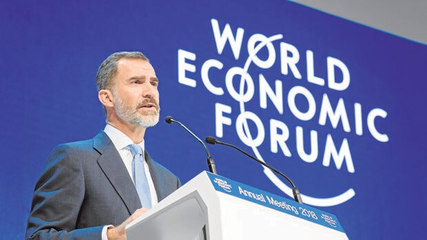 El Rey Felipe VI iza en Davos la bandera de la economía española