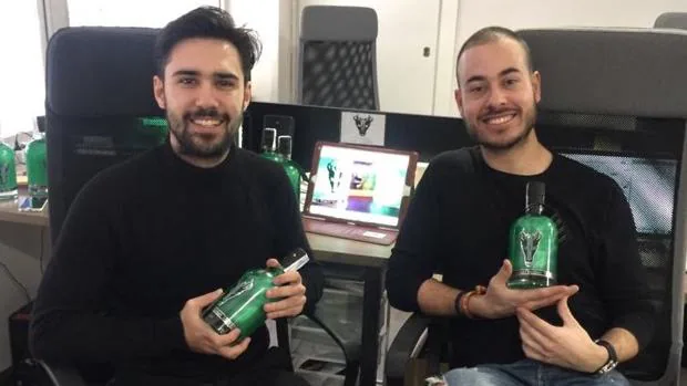 Carlos Teijeiro y Juan José Aguaded, creadores del singular licor