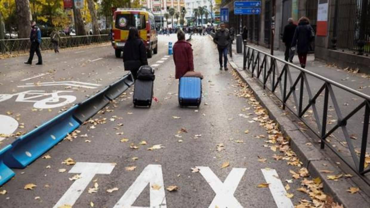 El organismo regulador entiende que todas las ventajas concedidas a los taxis son un «límite» para las VTC