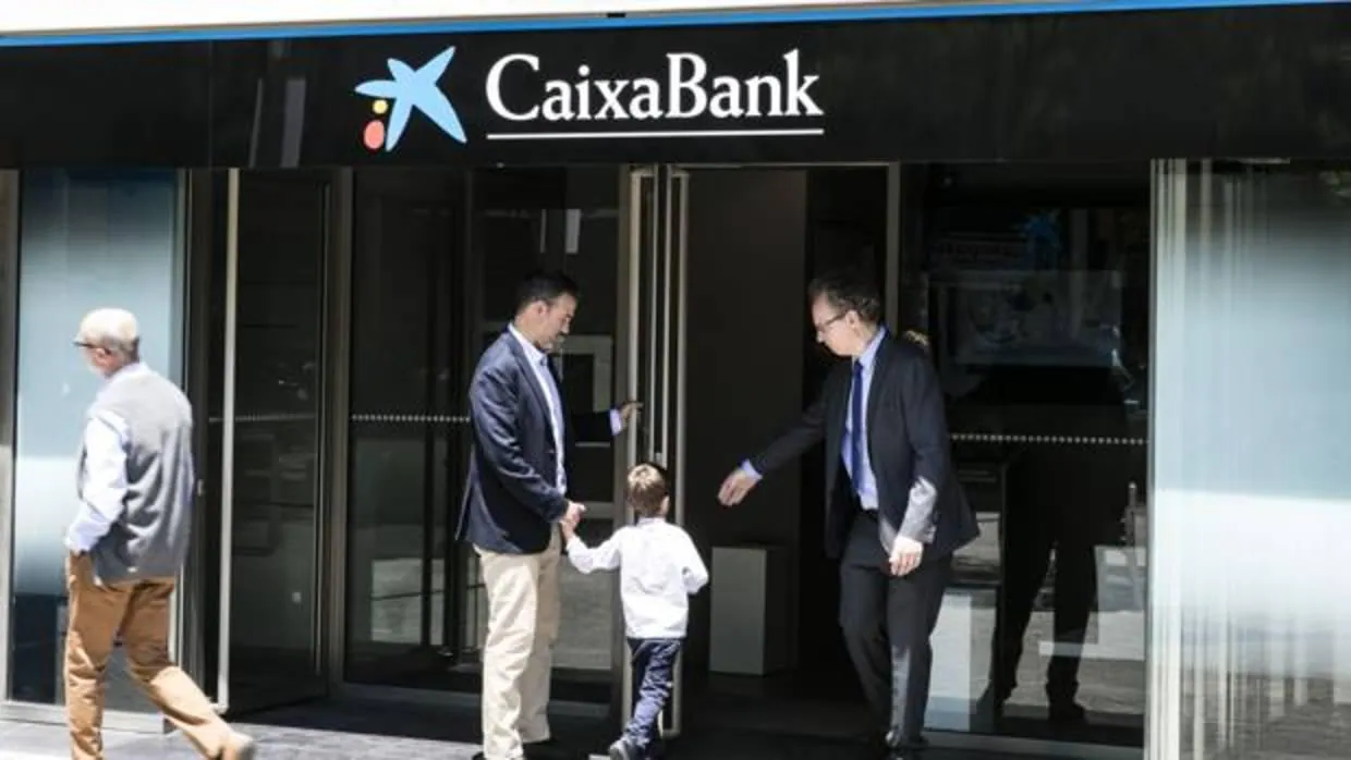 Caixabank limita de 8.15 a 11 horas el servicio de caja ya en nueve regiones