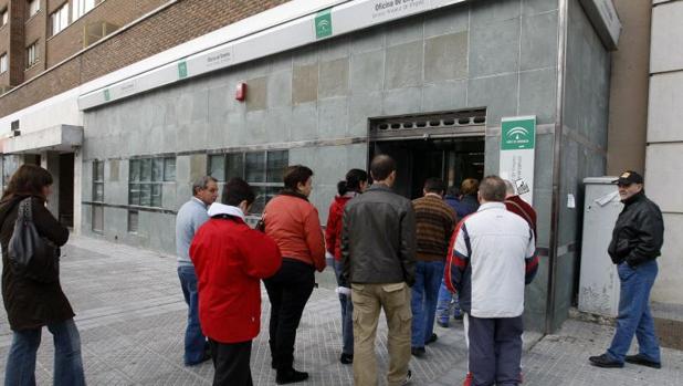 La creación de empleo se acelera tras subir la afiliación en 81.483 ocupados en febrero