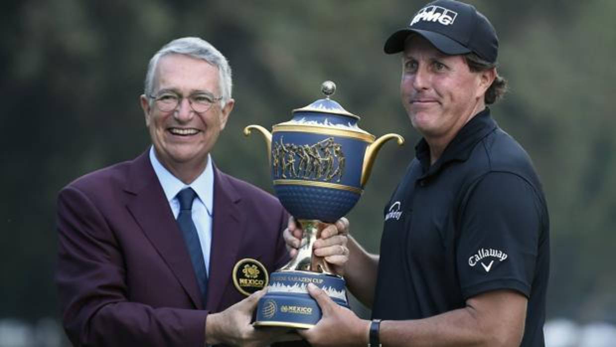 El golfista Phil Mickelson, junto a Ricardo Salinas Pliego