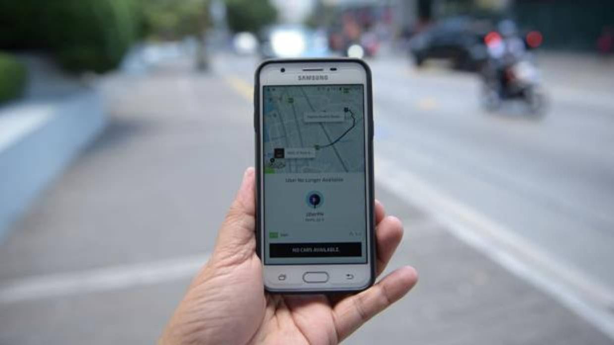 Choque entre Gobierno y Competencia por el encaje legal de Uber y Airbnb