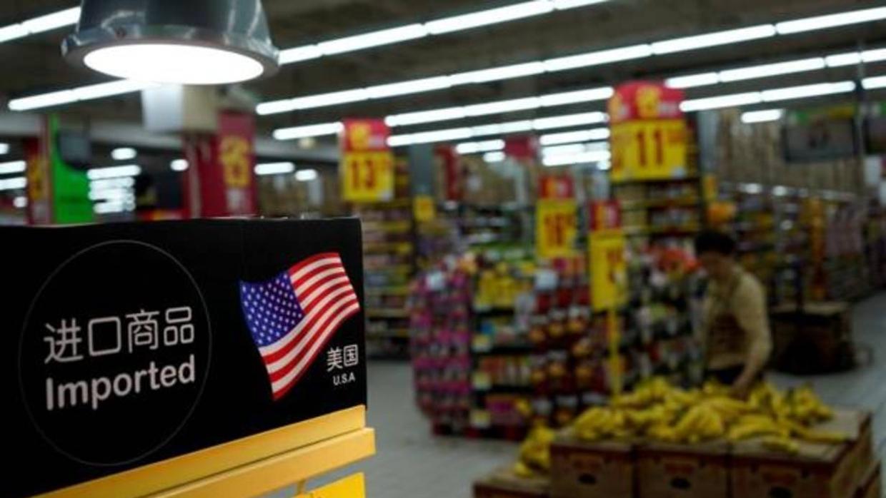 Productos estadounidenses en un supermercado chino