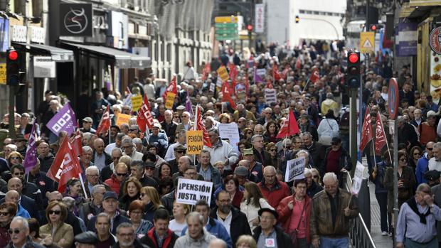 Miles de personas salen a la calle para exigir «pensiones dignas»