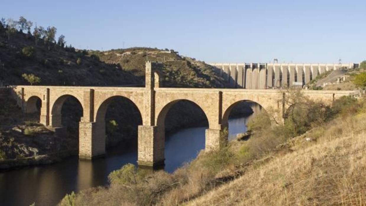 Central José María Oriol, en Alcántara (Cáceres)