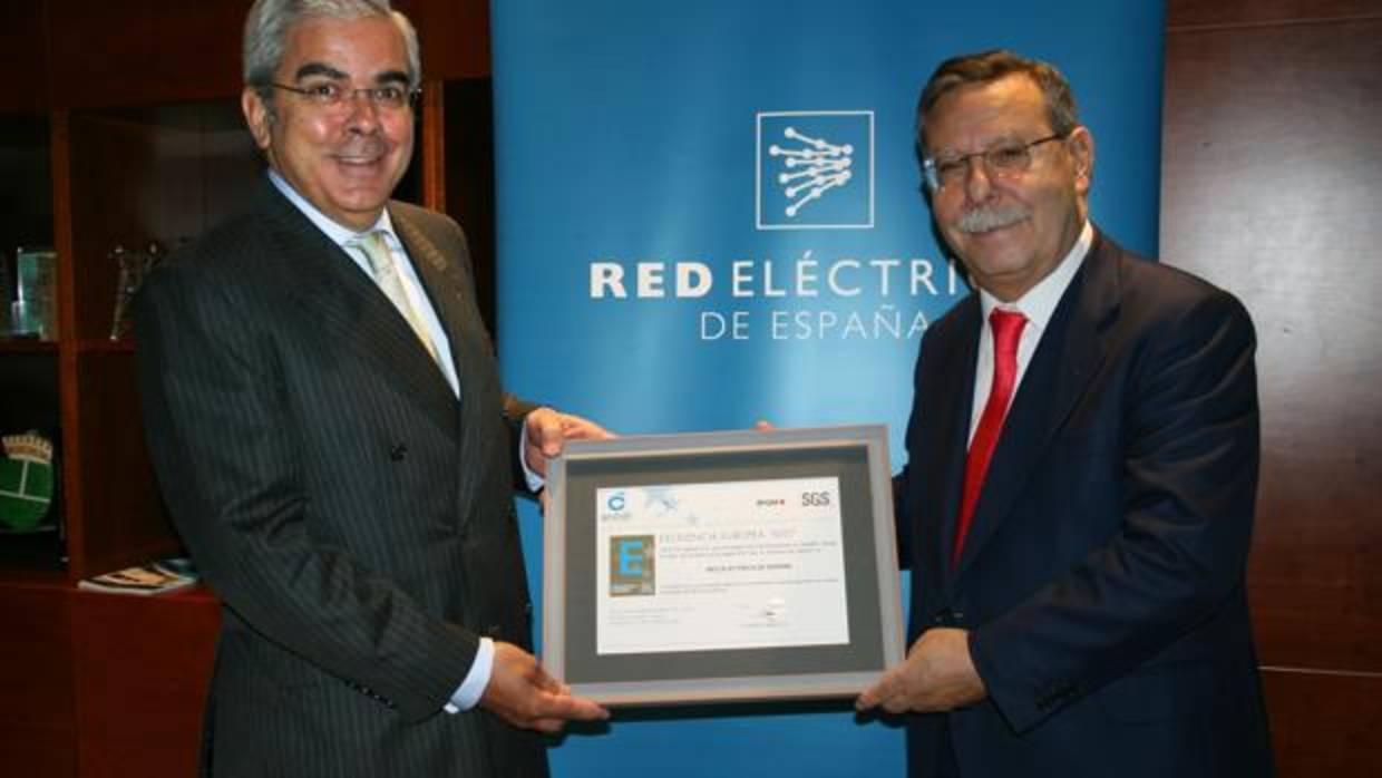 El presidentes de Red Eléctrica, José Folgado (dcha) en una imagen de archivo