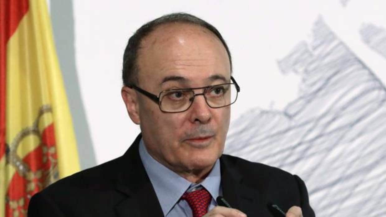 Luis María Linde, gobernador del Banco de España, en un desayuno informativo