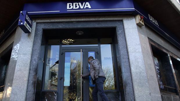 La gran banca reubicará a 5.250 empleados de sucursal como gestores remotos