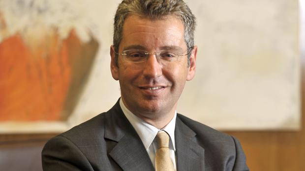 Primeros cambios del PSOE en empresas públicas: Fernando Salazar dirigirá la aseguradora Cesce