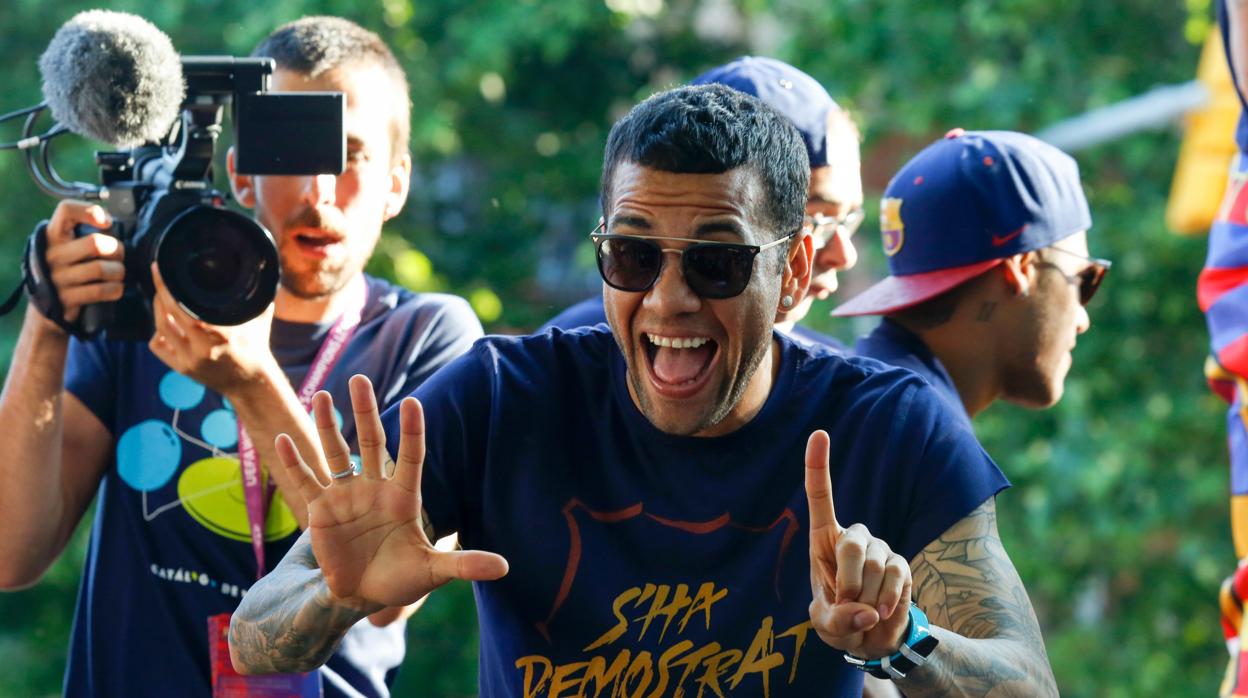 Dani Alves, en su etapa en el Barcelona, celebrando el título de la Liga 2015/2016