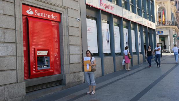 El Santander rompe la alianza Popular-Allianz y Aegon será la aseguradora del grupo