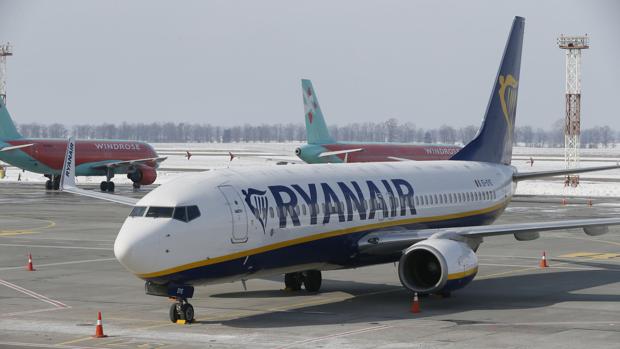 Ryanair se asoma al caos con las huelgas de pilotos y tripulantes de cabina