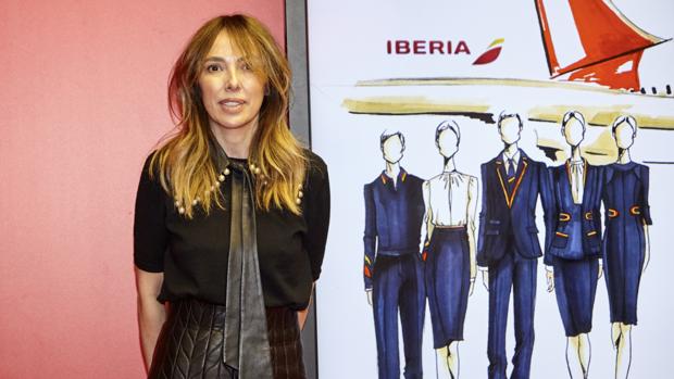 Iberia elige a la diseñadora Teresa Helbig para vestirse a partir de 2019