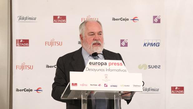 Arias Cañete responde a la ministra para la Transición Ecológica: «hay diésel limpio y diésel no tan limpio»