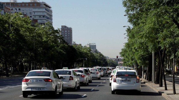 La huelga de taxis en directo: las asociaciones de taxis mantienen la huelga tras reunirse con Fomento