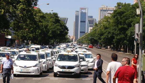 Los taxistas mantienen la huelga tras fracasar su reunión con Fomento