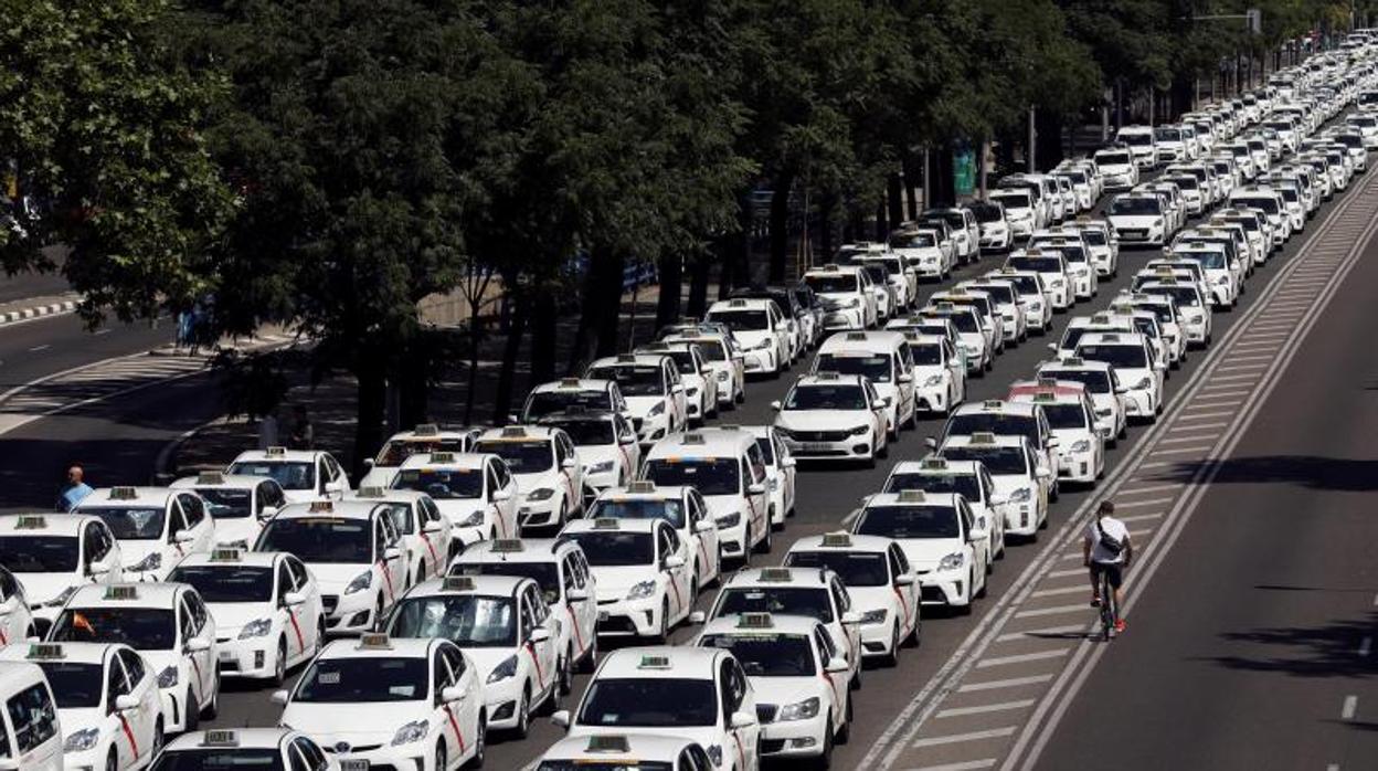 Hoy esta previsto que las asociaciones de taxi decidan si continúan o no con las movilizaciones