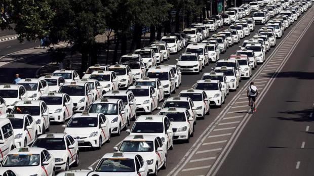 La huelga de taxis en directo: los taxistas estiman pérdidas de entre 60 y 150 euros diarios por la huelga
