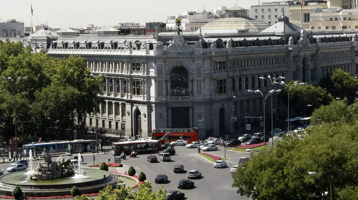 Fachada del Banco de España por la Plaza de Cibeles