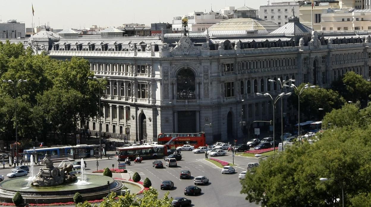 Fachada del Banco de España por la Plaza de Cibeles